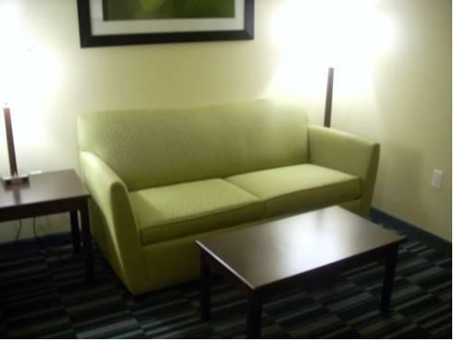 Days Inn & Suites by Wyndham Ozone Park/JFK Airport