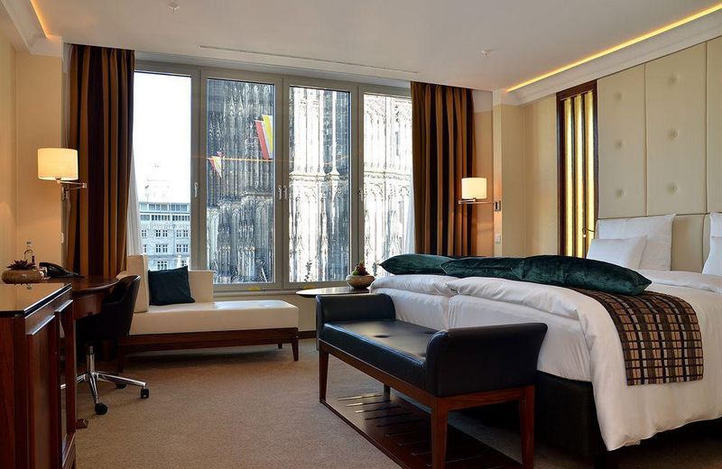 DOM HOTEL COLOGNE - A LE MERIDIEN HOTEL