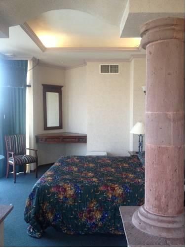 Hotel Estancia Real