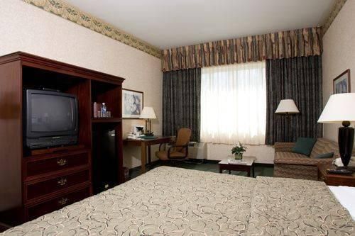 Delta Hotels by Marriott Chicago Willowbrook