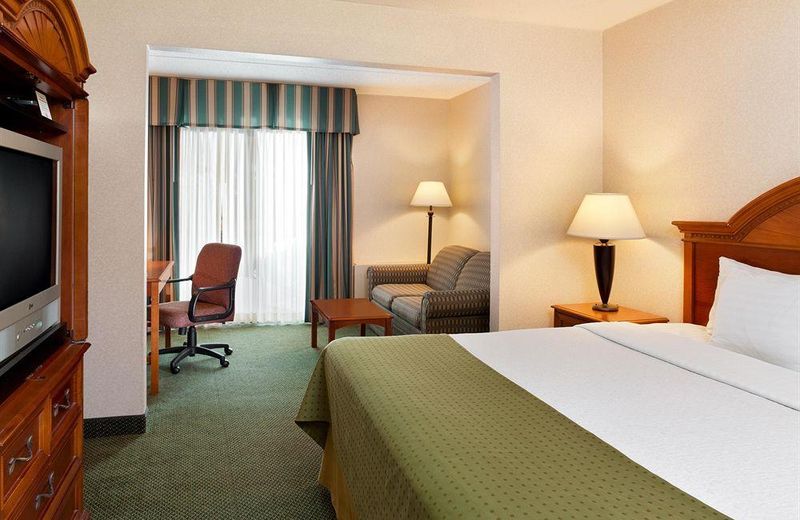 HOLIDAY INN HOTEL ' SUITES BETTENDORF