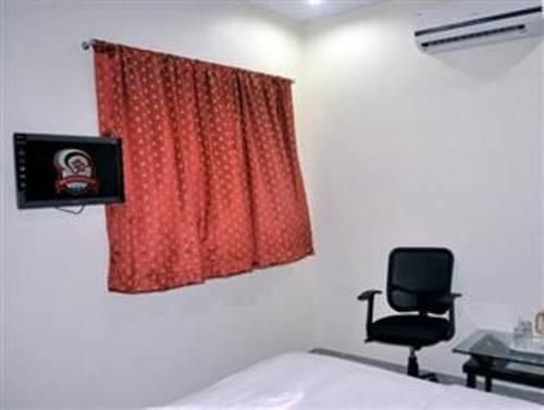 OYO 36061 Om Residency