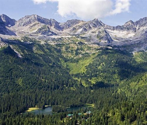 Island Lake Lodge