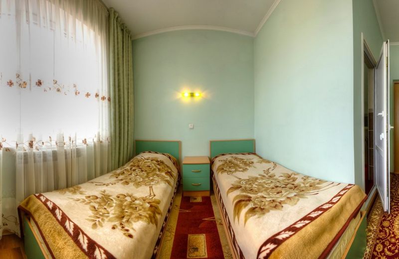 Madanur Hotel