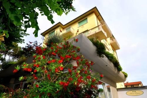 Outdoor Pictures 24