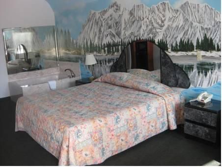 WOODLAND INN AND SUITES ROSENBERG