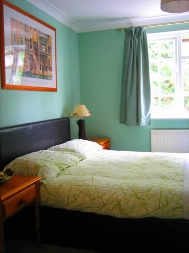 WOODLANDS LODGE INN