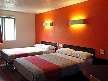 Econo Lodge Omaha