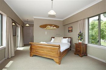 Four Elements Bed and Breakfast Accommodation