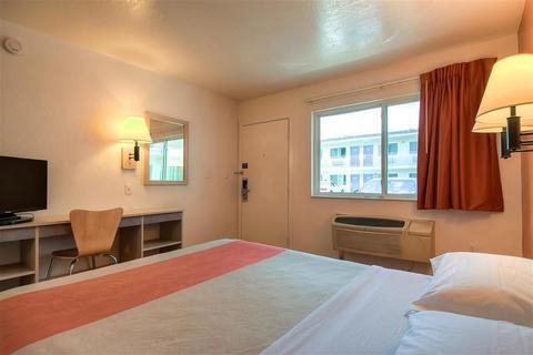 Motel 6-Westminster, CA - South - Long Beach Area