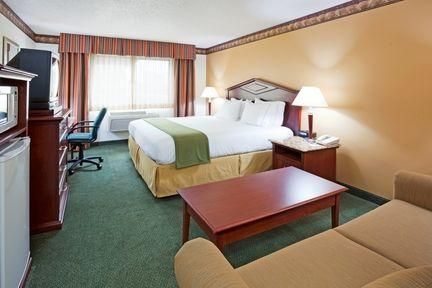 Holiday Inn Express Hotel & Suites Minneapolis-Golden Valley, an IHG Hotel