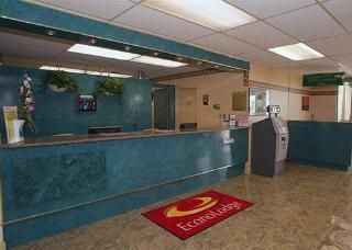 ECONO LODGE  INN  SUITES