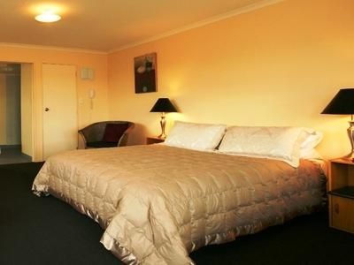 Colonial Motel