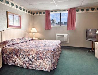 Knights Inn - Longview, TX