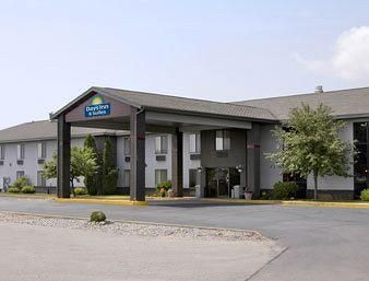 Days Inn & Suites by Wyndham Wausau