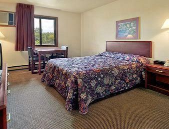 Super 8 by Wyndham Fairmont