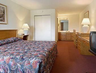 Red Roof Inn Staunton