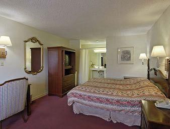 Super 8 Navasota