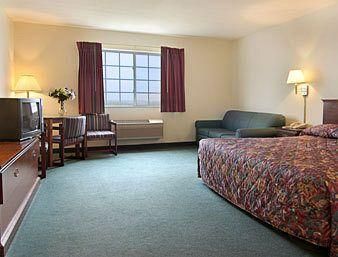 Super 8 by Wyndham Platte City Kansas City Area