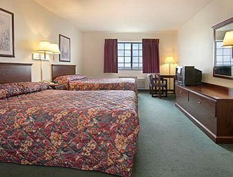 Super 8 by Wyndham Platte City Kansas City Area