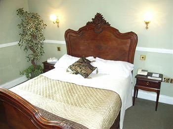 Crown & Cushion Hotel