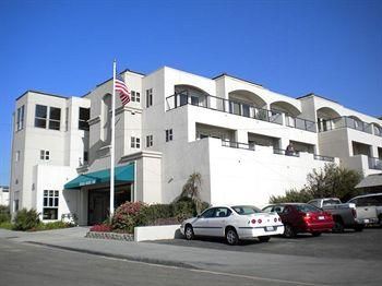 Beach House Inn & Suites