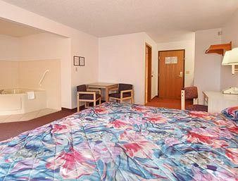 Super 8 By Wyndham Walnut
