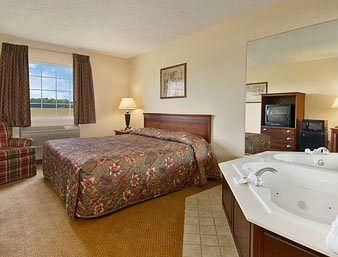 Super 8 by Wyndham Grayville