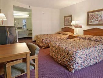 Super 8 by Wyndham Atlanta Northeast GA