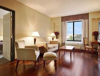 WINGATE BY WYNDHAM - COMMACK/LONG ISLAND NY