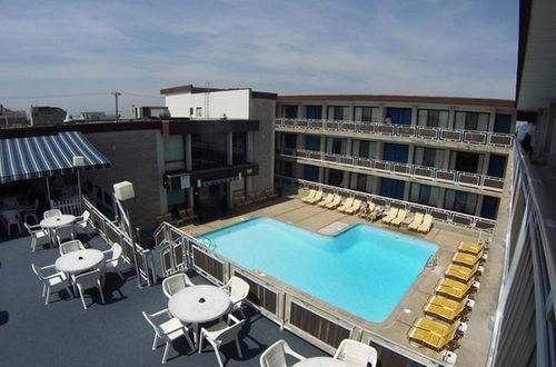 Windjammer Motor Inn