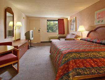 Super 8 by Wyndham Laurel
