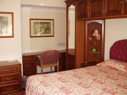 SURREY HILLS HOTEL