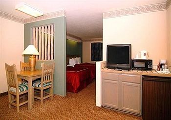 COMFORT SUITES