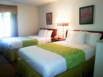 Red Roof Inn PLUS+ & Suites Opelika