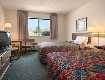 Super 8 by Wyndham Anamosa IA
