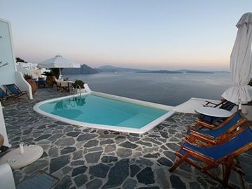 Kima Oia Suites