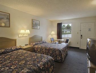 Travelodge Suites by Wyndham MacClenny