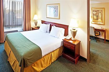 Holiday Inn Express Hotel & Suites Edmond, an IHG Hotel