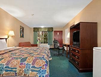 Days Inn & Suites by Wyndham Anaheim At Disneyland Park