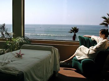 Las Rocas Resort & Spa