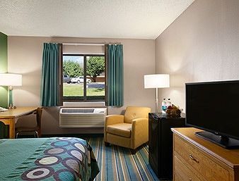 Super 8 by Wyndham Batesville