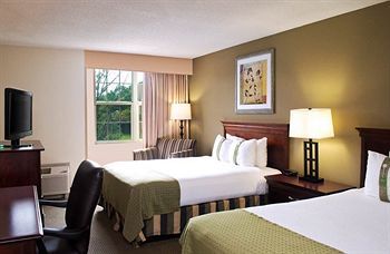 Holiday Inn Express & Suites Newport News, an IHG Hotel