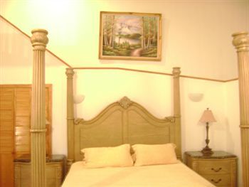 BLACK PEARL SUITES