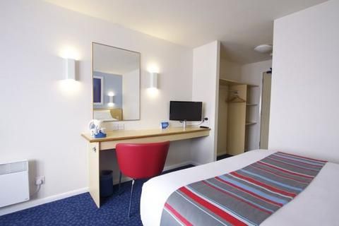 Travelodge Sunbury M3