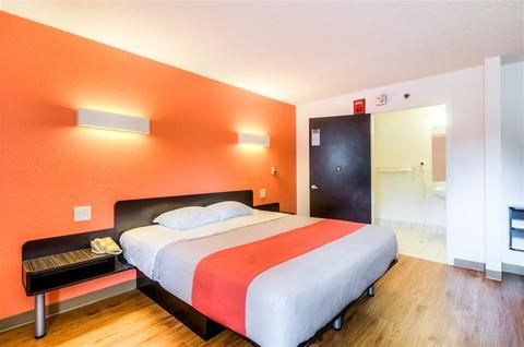 Motel 6 Bloomington-Normal