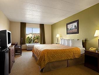 Travelodge by Wyndham Lansing IL