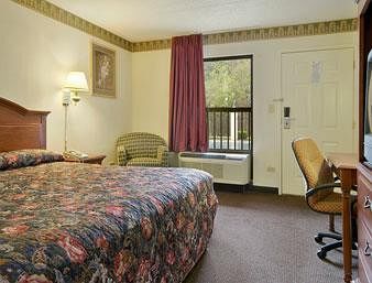 Super 8 by Wyndham Knoxville West/Farragut