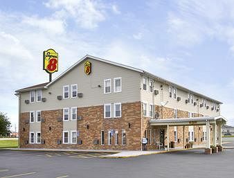 Super 8 by Wyndham Litchfield