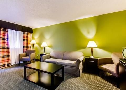 Quality Inn & Suites Moline - Quad Cities